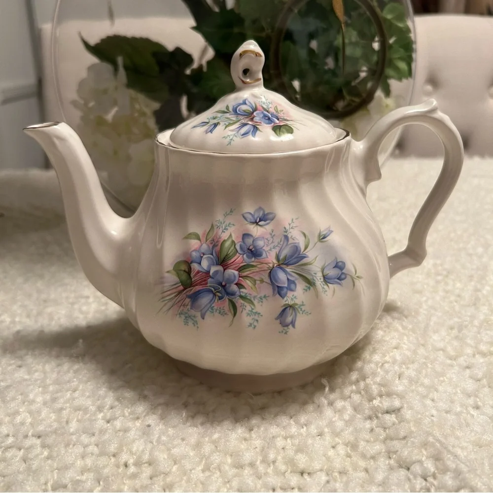 Vintage Sadler England White Blue Floral Gold Trim Teapot Tea Pot